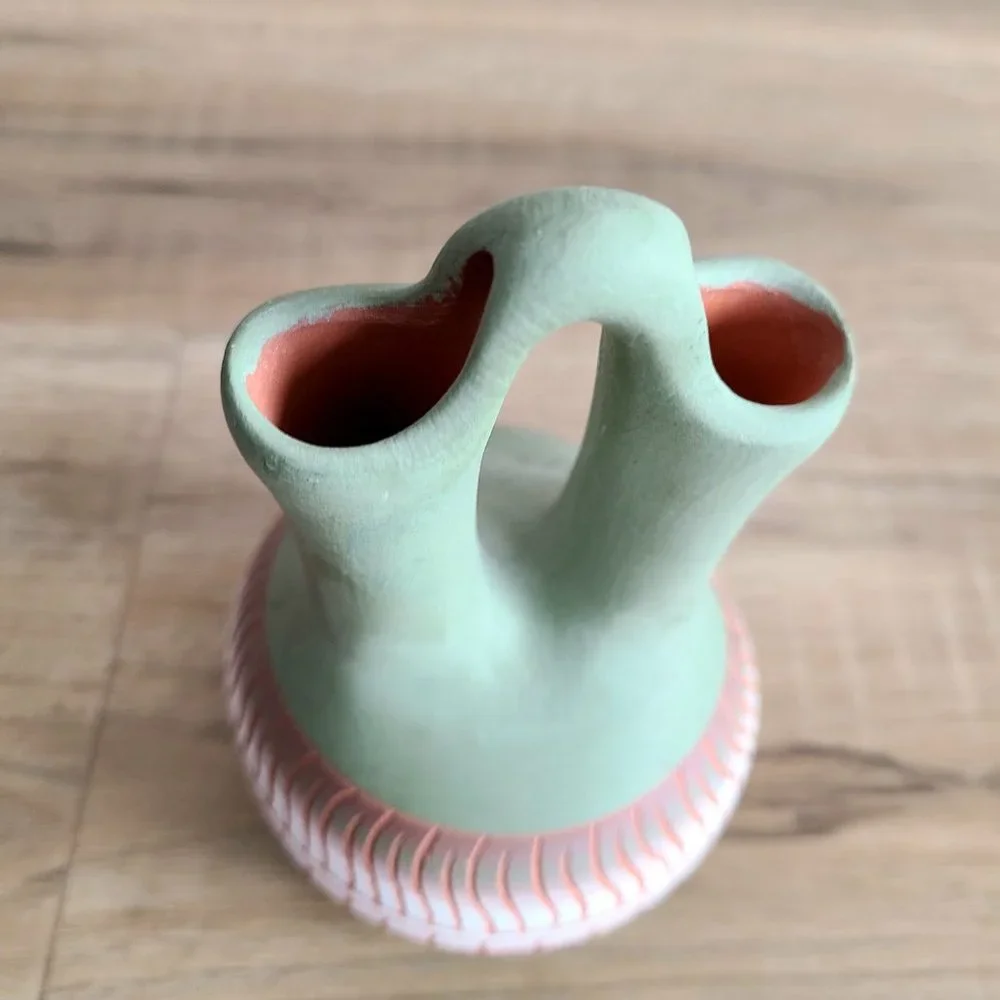 Navajo hand made pottery red clay wedding vase signed by artist. - Picture 9 of 9
